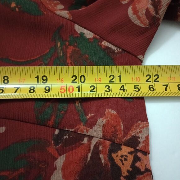 Joan Rivers Floral Blouse Size Medium - Picture 8 of 8